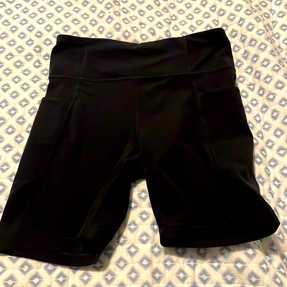 Black Athleta Girls biker shorts with pockets
